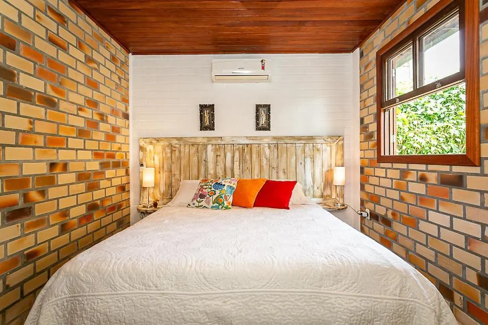Recanto Das Palmeiras Guarda do Embau Guest house