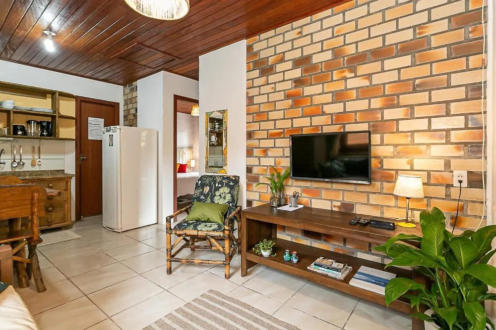 Recanto Das Palmeiras Guarda do Embau Guest house