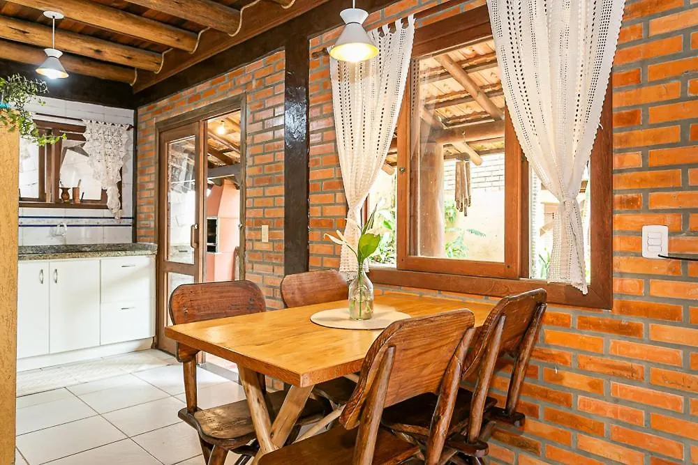 Recanto Das Palmeiras Guarda do Embau Guest house