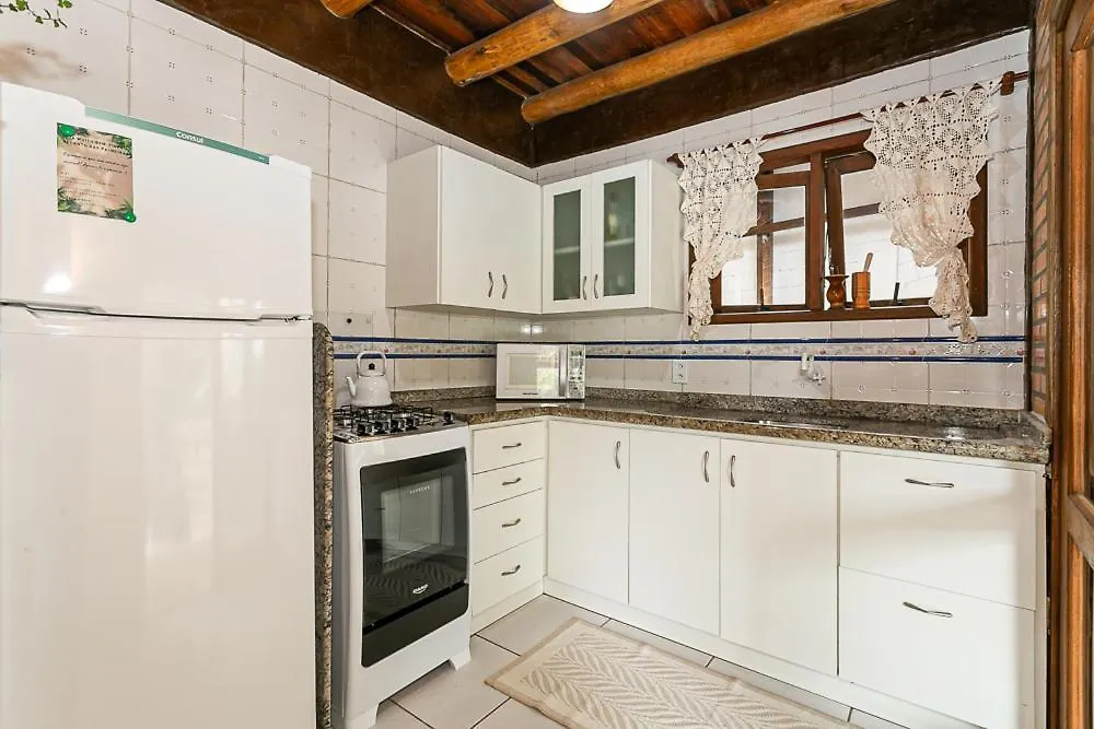 Recanto Das Palmeiras Guarda do Embau Guest house