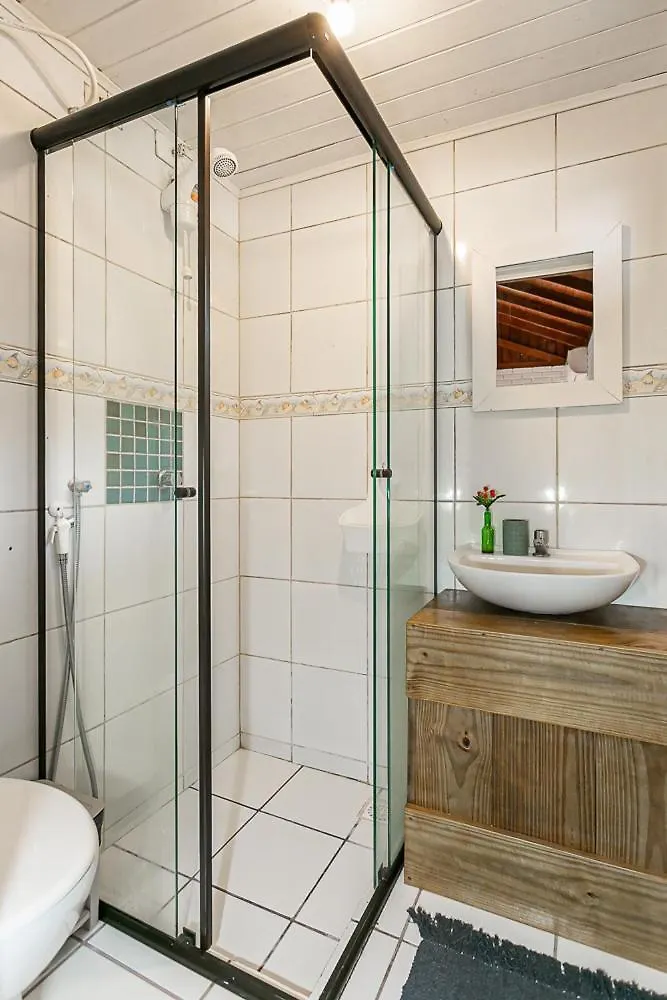 Recanto Das Palmeiras Guarda do Embau Guest house